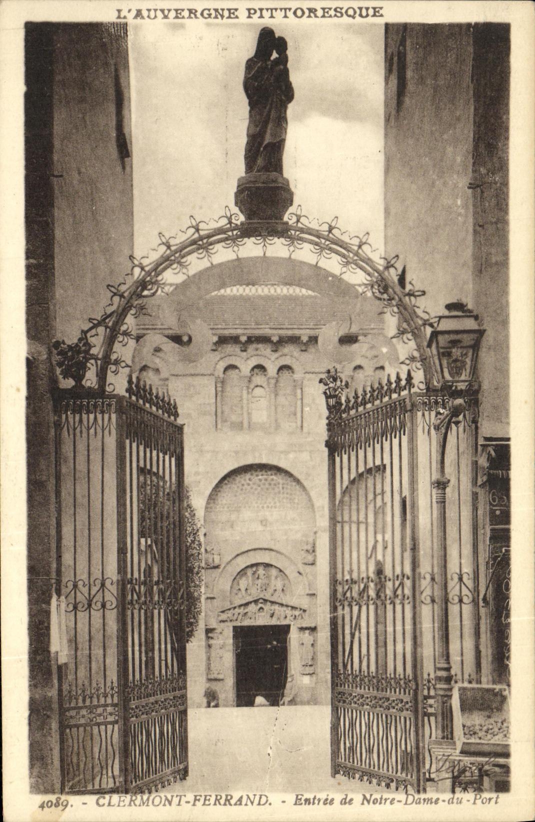 La POSTAL Clermont Ferrand de la VENDIMIA entro de Notre Dame del puerto