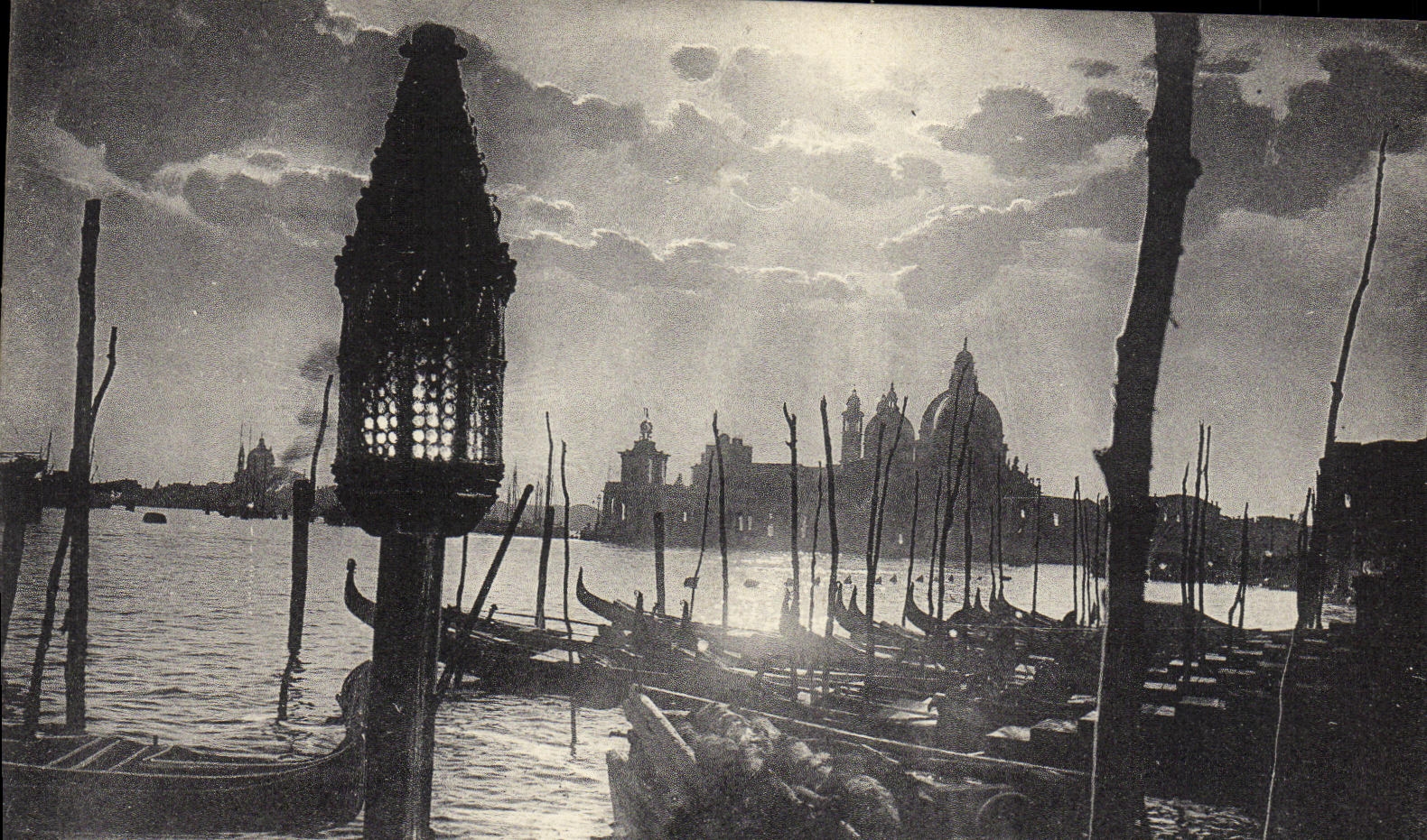 VINTAGE POSTCARD Venezia Molo St Marce