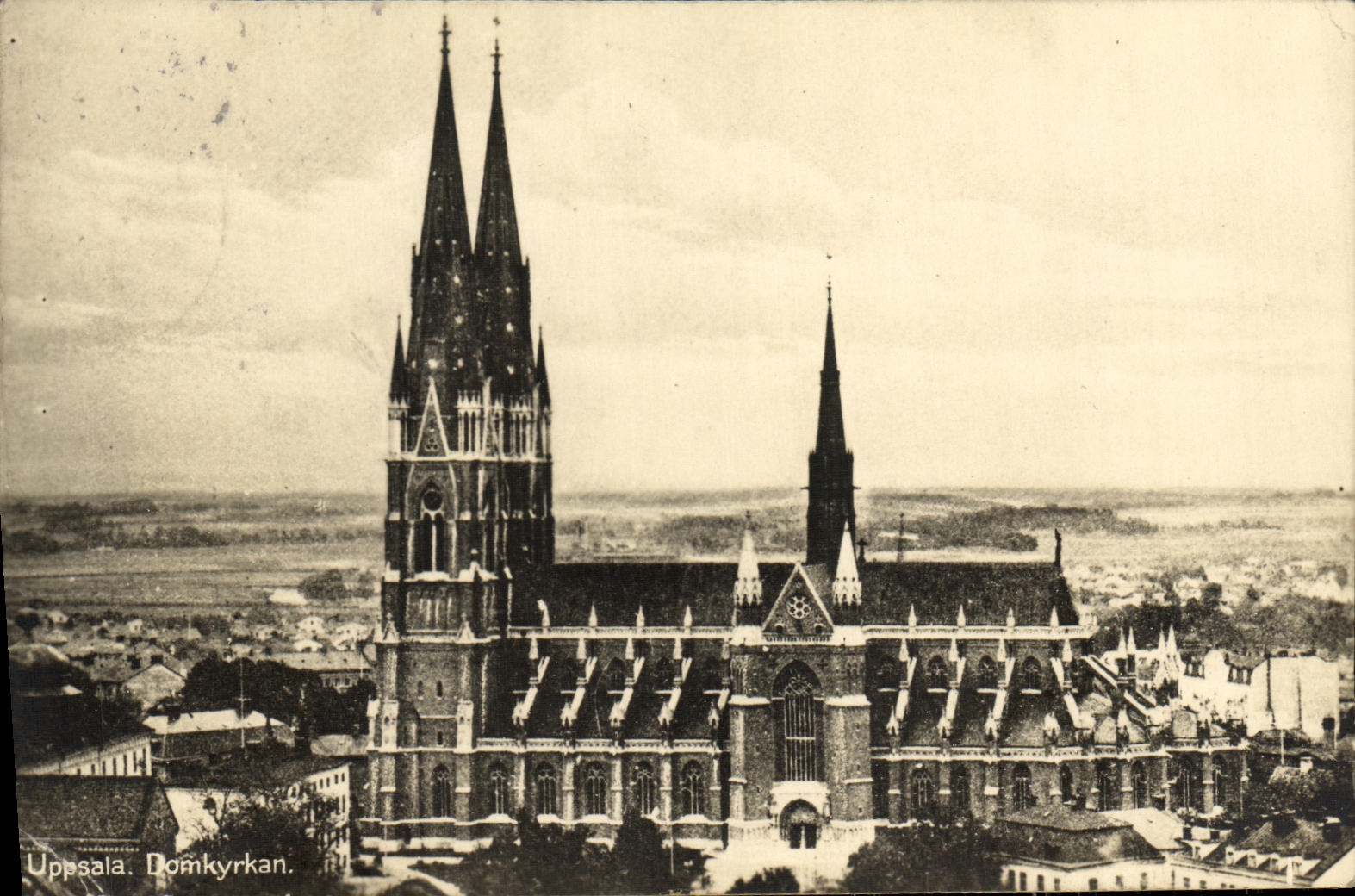 VINTAGE POSTCARD Uppsala Domkyrkan