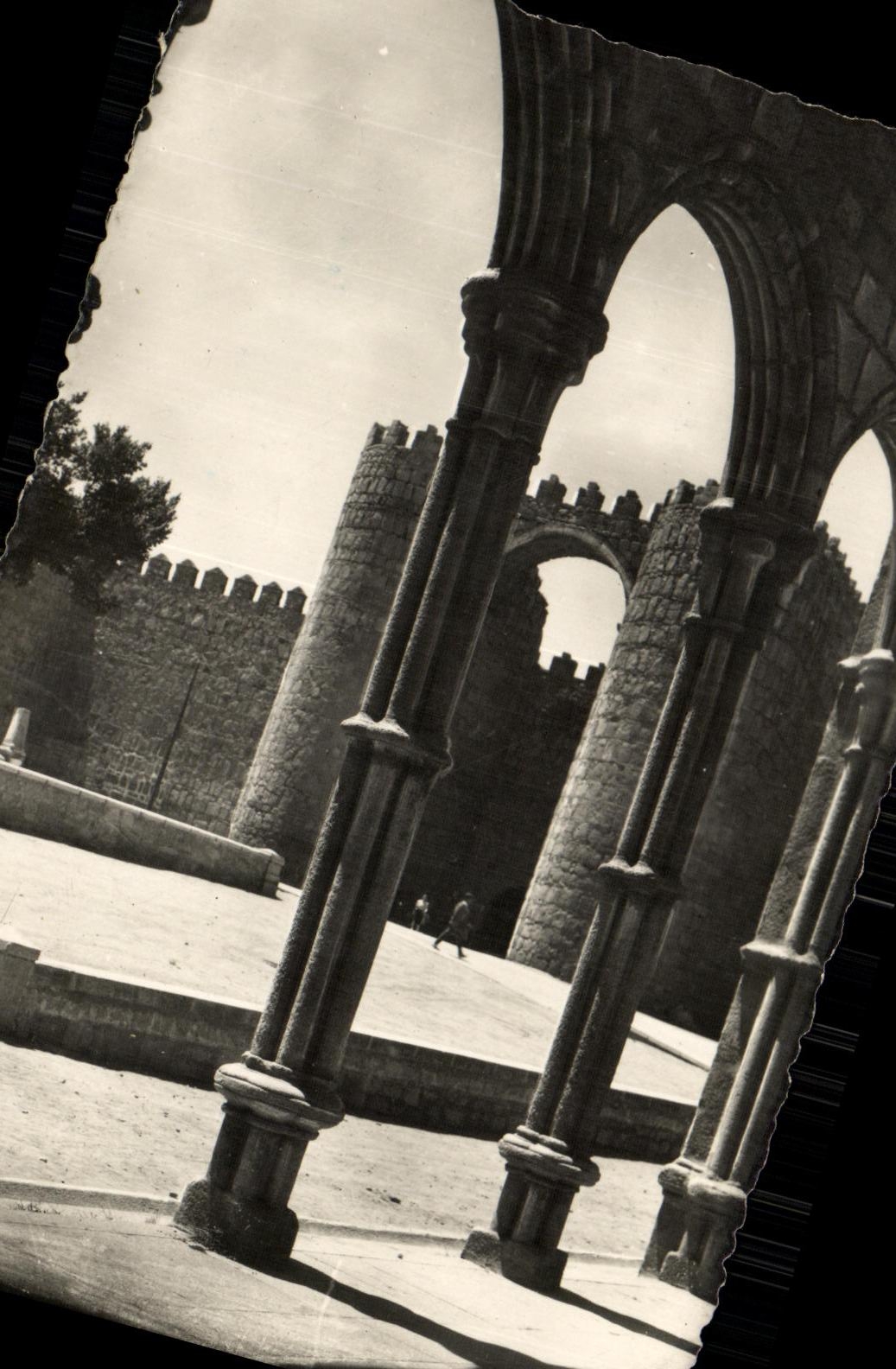 VINTAGE POSTCARD Avila Puerta de San Vicente