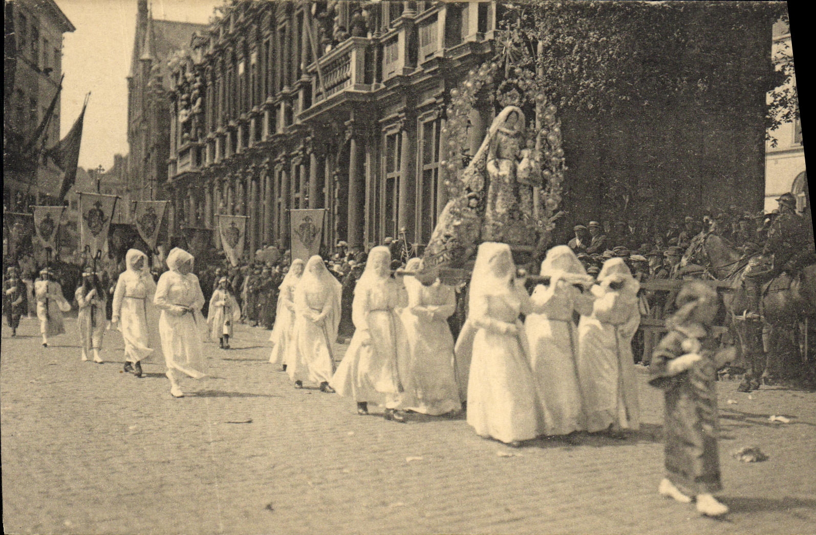 VINTAGE POSTCARD Brugge Litigious van het H Bloed Notre Dame of the Rosary