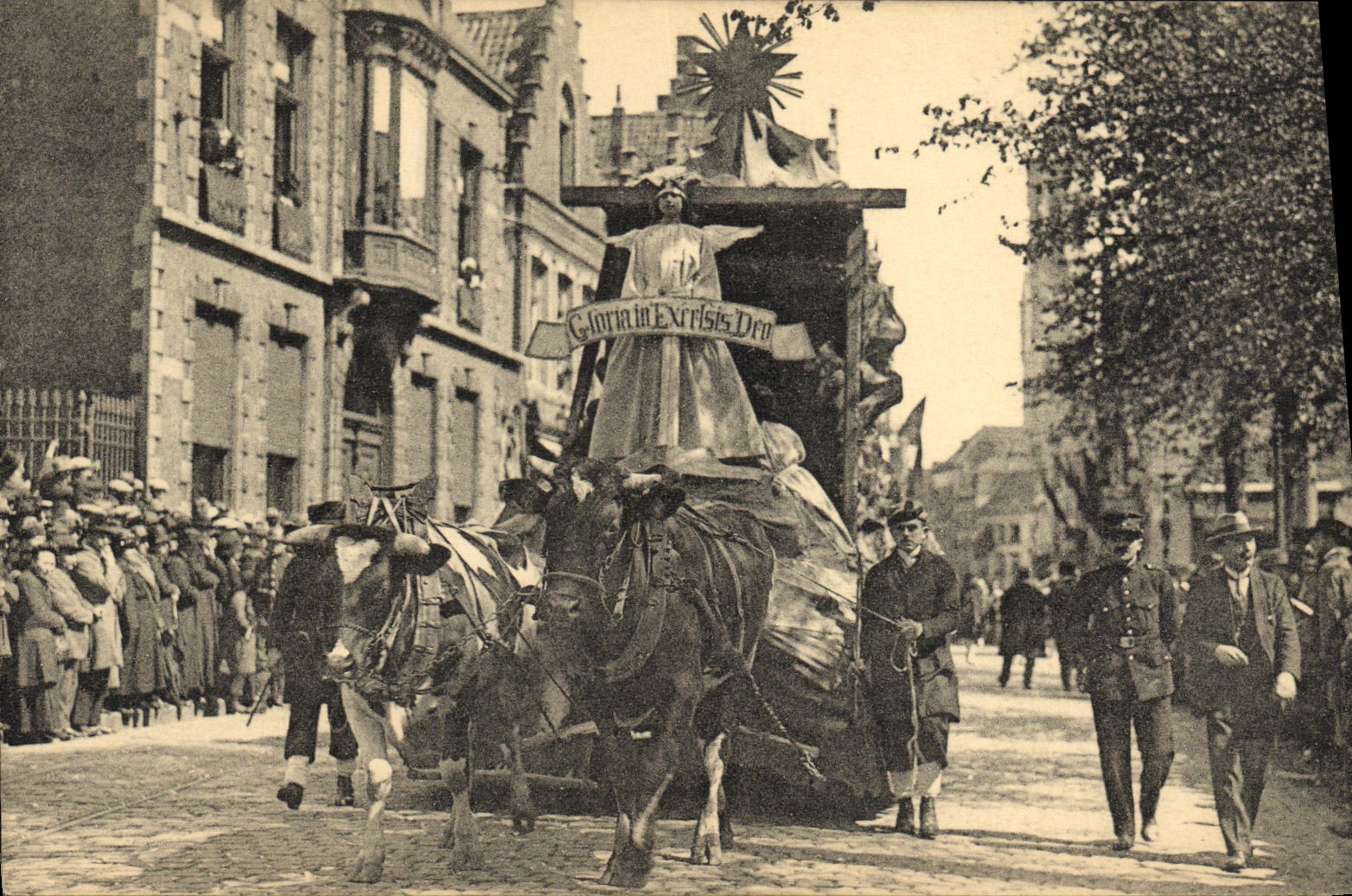 VINTAGE POSTCARD Brugge Processive van het H Bloed Oxcart