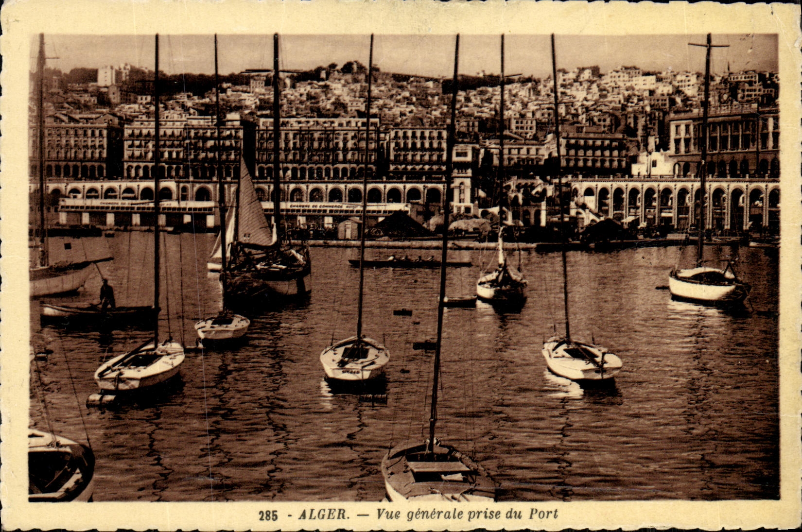 Opinion de Argel de la POSTAL de la VENDIMIA tomada de los barcos portuarios