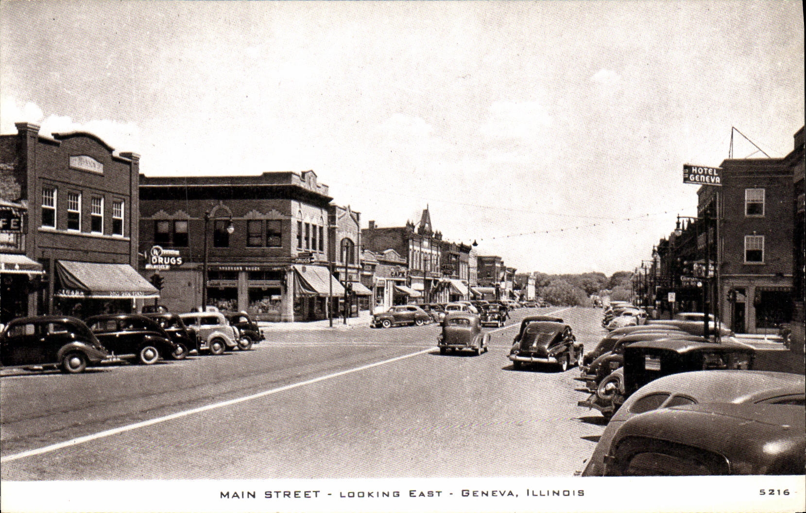 VINTAGE POSTCARD Hand Street Looking East Geneva Illnois