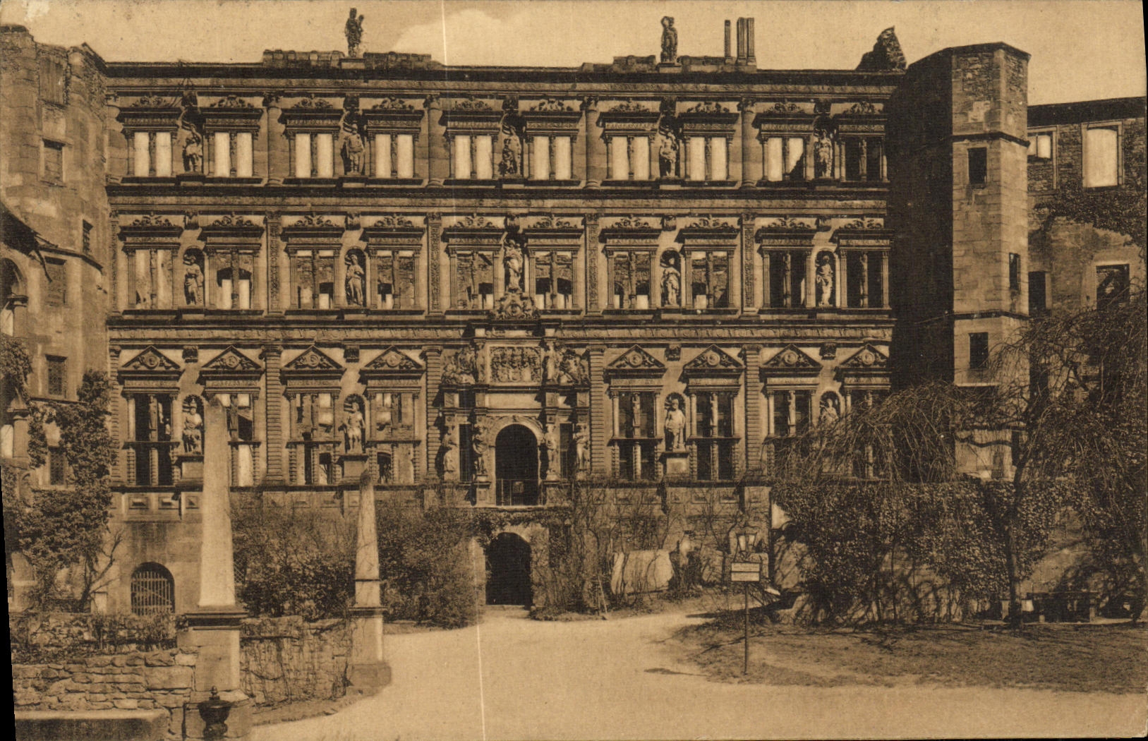 VINTAGE POSTCARD Schloss Heidelberg Der Otto Helnrichsbau