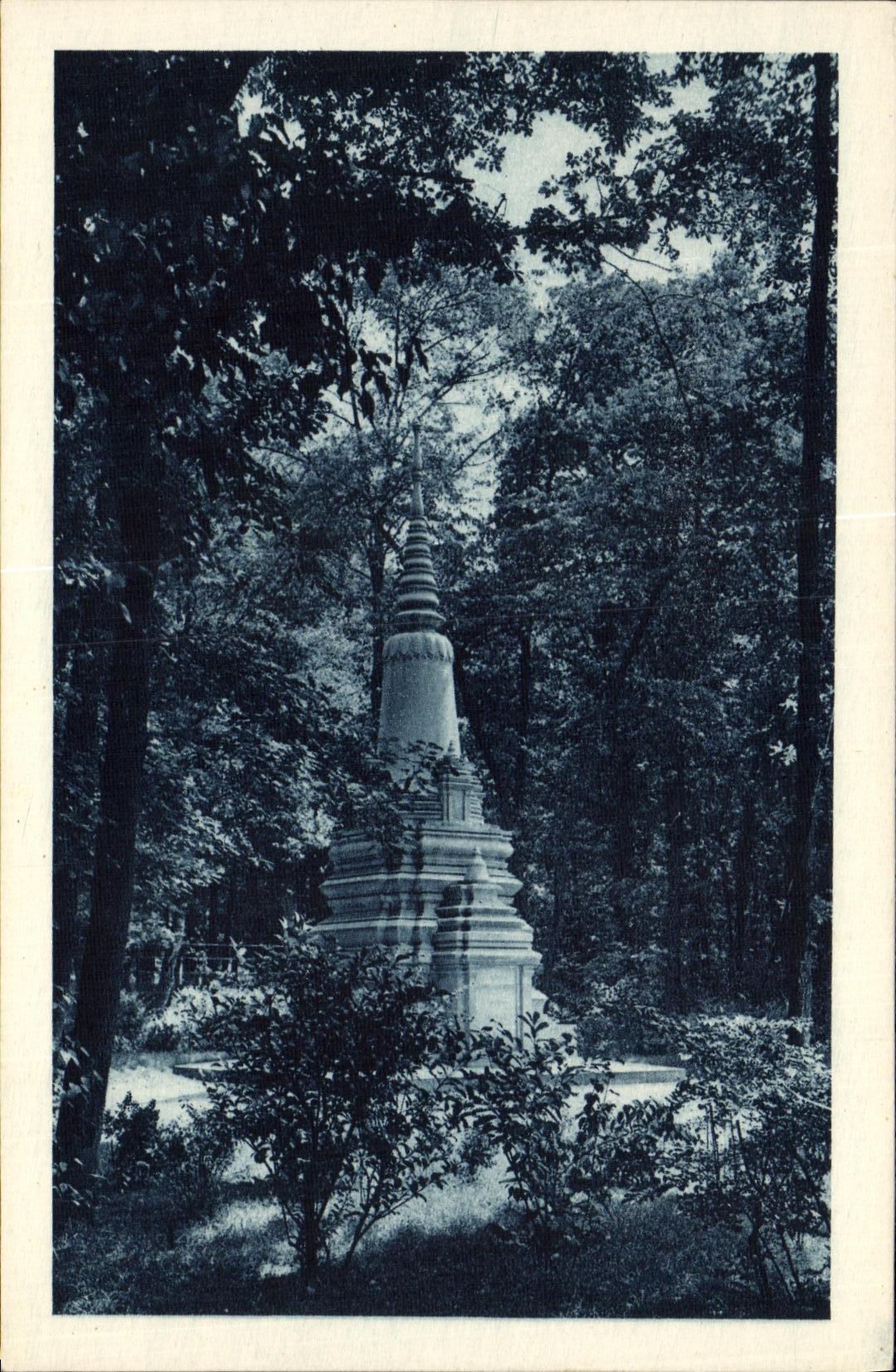 VINTAGE POSTCARD National institute D colonial agronomy Indochinese Souvenir Monument raised with the memory of Kampuchean and Laotian
