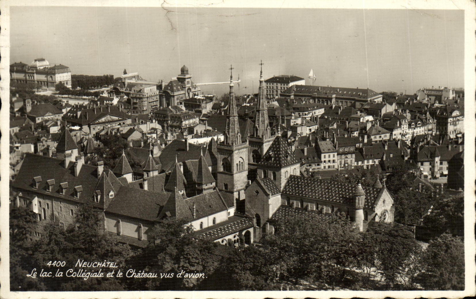 CPA Neuchatel Le Lac la Collegiale et le Chateau vus d avion