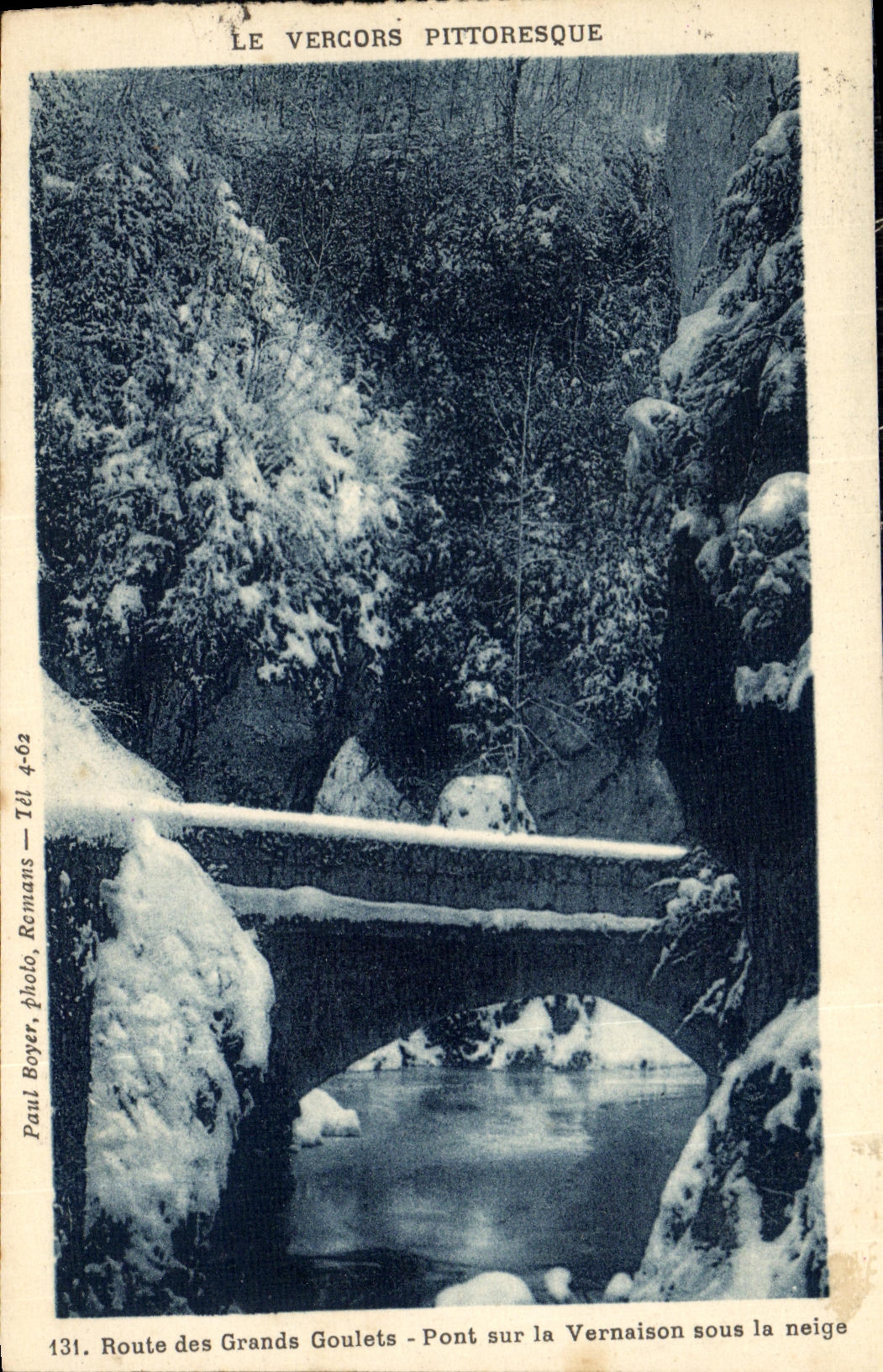 Camino de la POSTAL de la VENDIMIA del gran puente estrecho de las piezas en Vernaison debajo de la nieve de Vercors