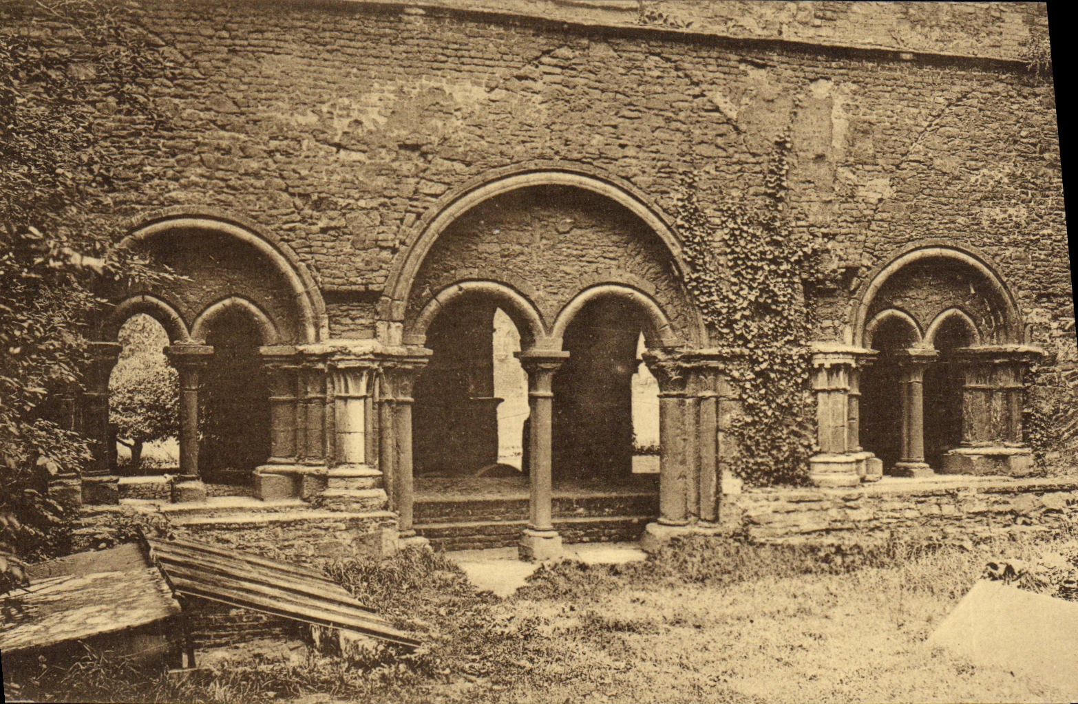 VINTAGE POSTCARD Ghent Ruins of L abbey Bavon Saint