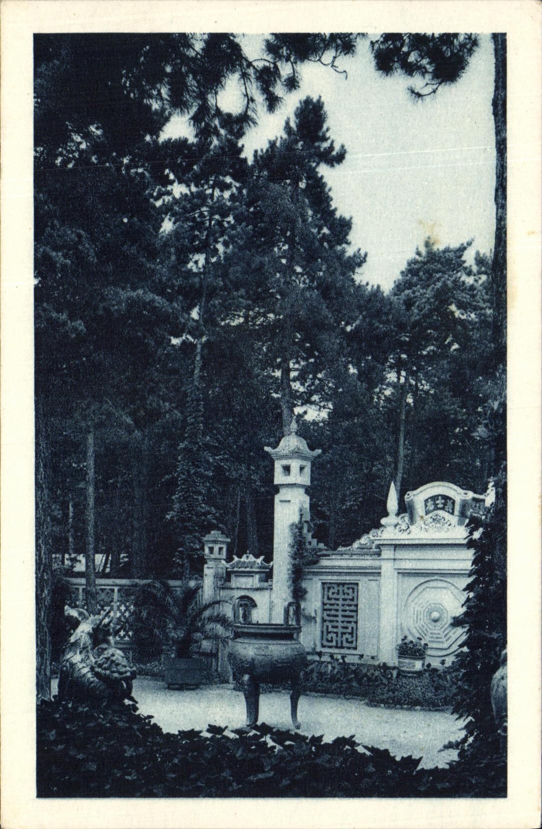 VINTAGE POSTCARD National institute D Colonial Agronomy Indochinese Souvenir Indo China Museum Court D honor and the large ballot box