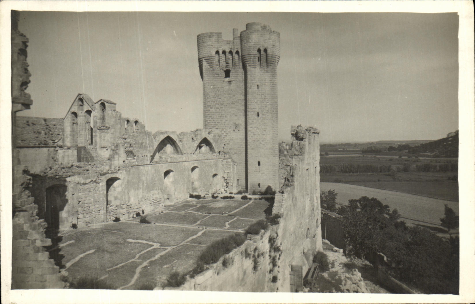 MODERN CARD Fortress