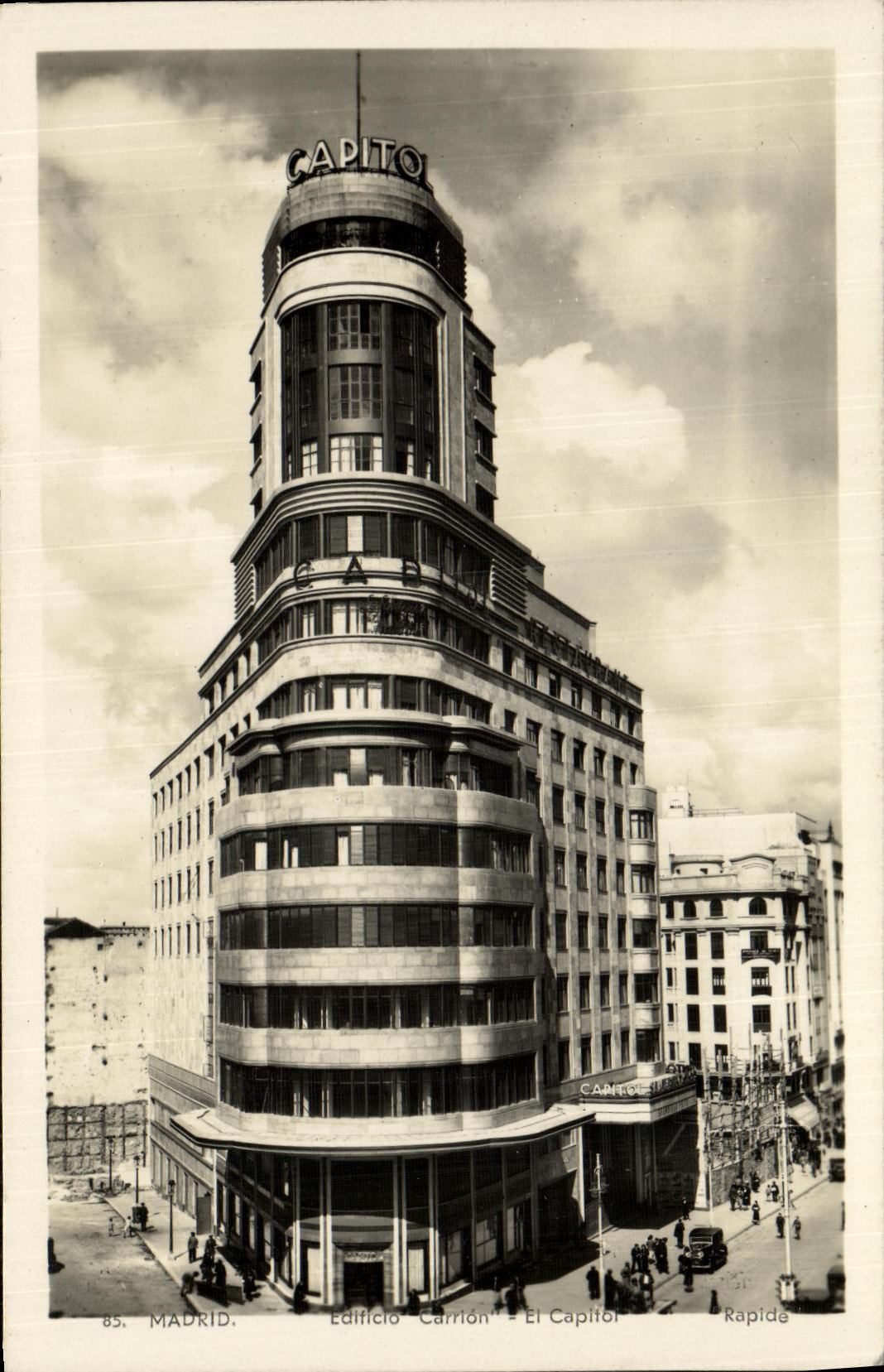 VINTAGE POSTCARD Madrid Edifico Carrion El Capitol