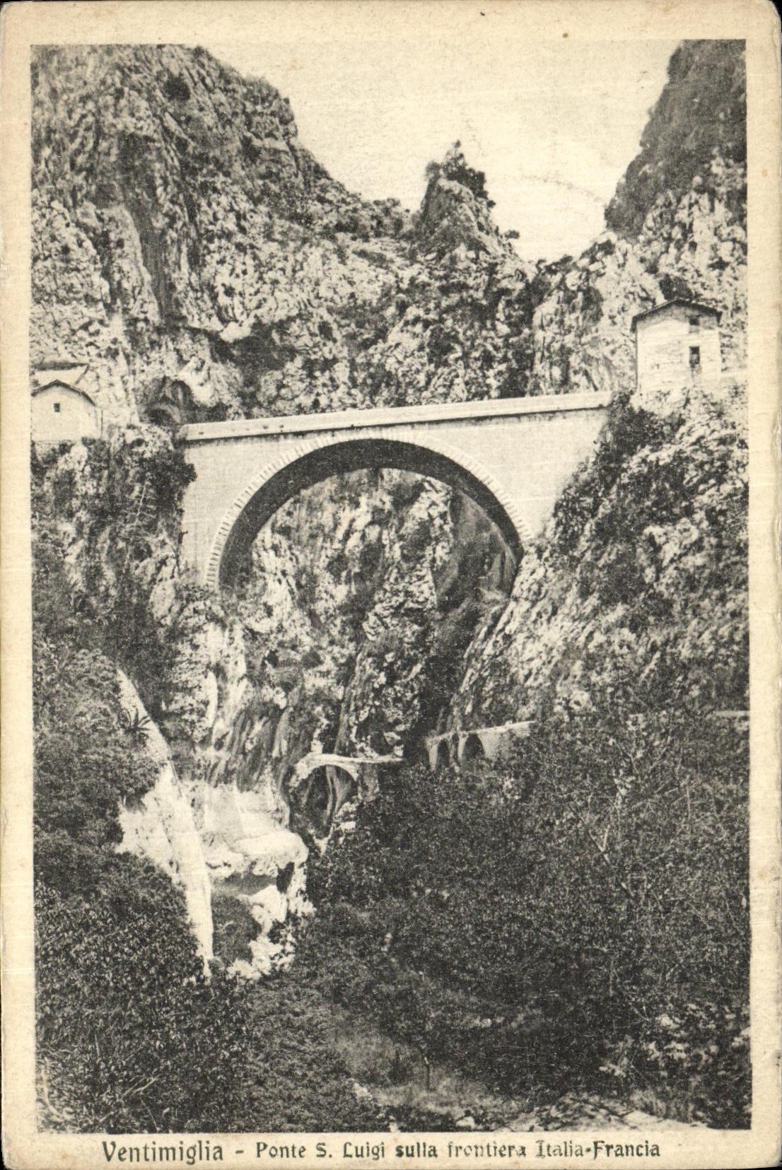 Sulla Frontiera Italia Francia del pez gordo de Ventimiglia de la POSTAL de la VENDIMIA