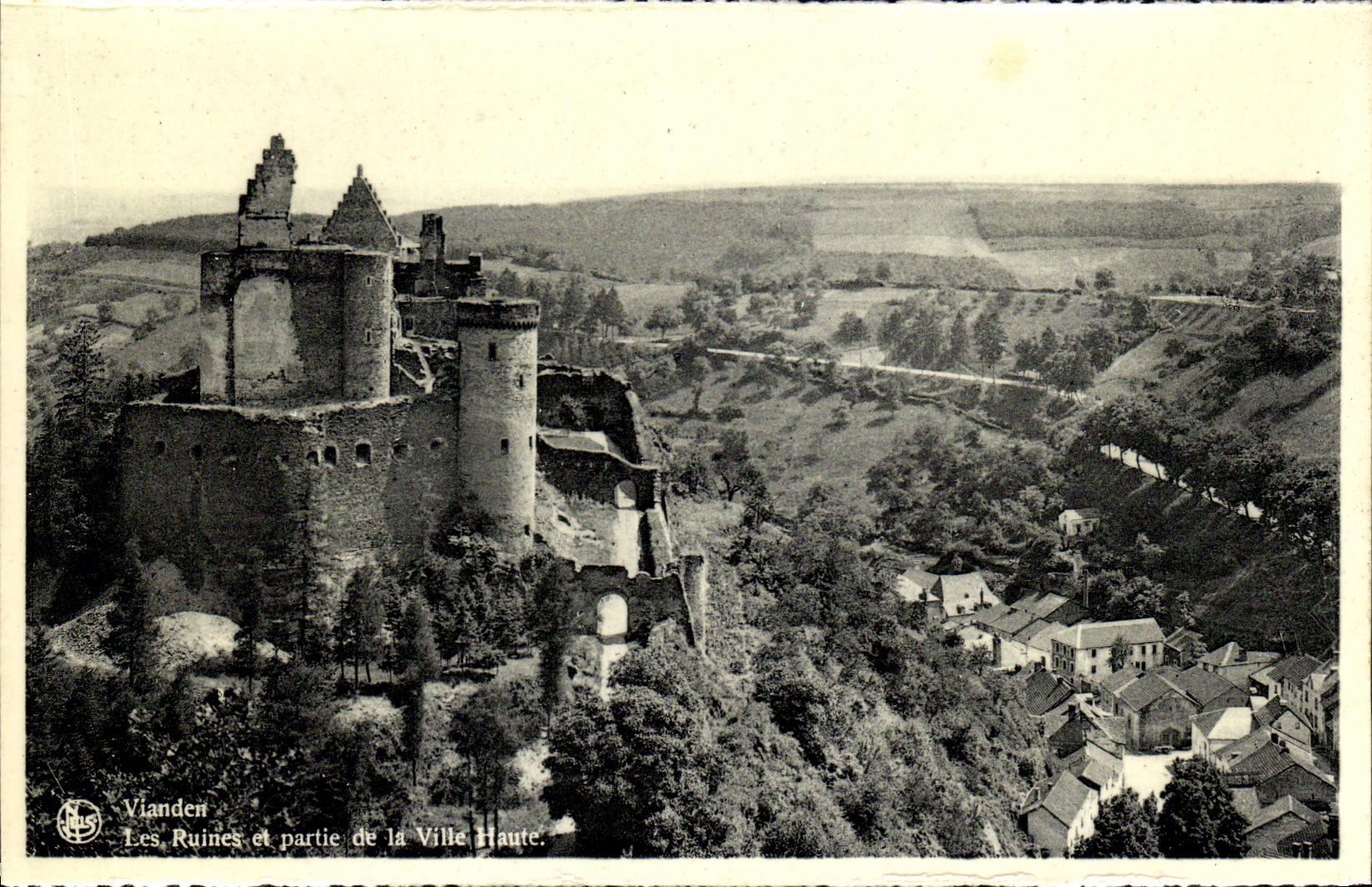 CPA Vianden Les Ruines et partie de la Ville Haute