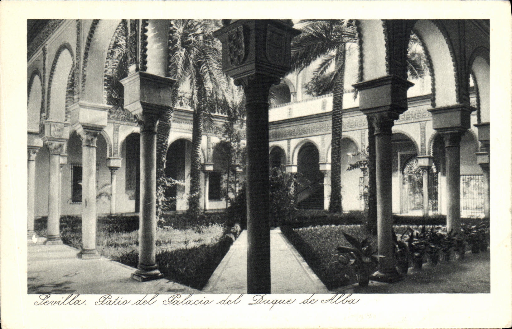 VINTAGE POSTCARD Sevilla Patio del Palacio LED Disc of Alba