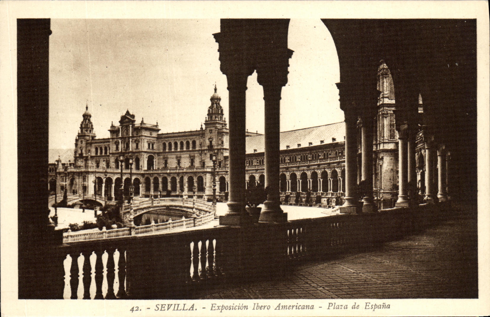 VINTAGE POSTCARD Sevilla Exposicion Ibero americana Plaza de Espana