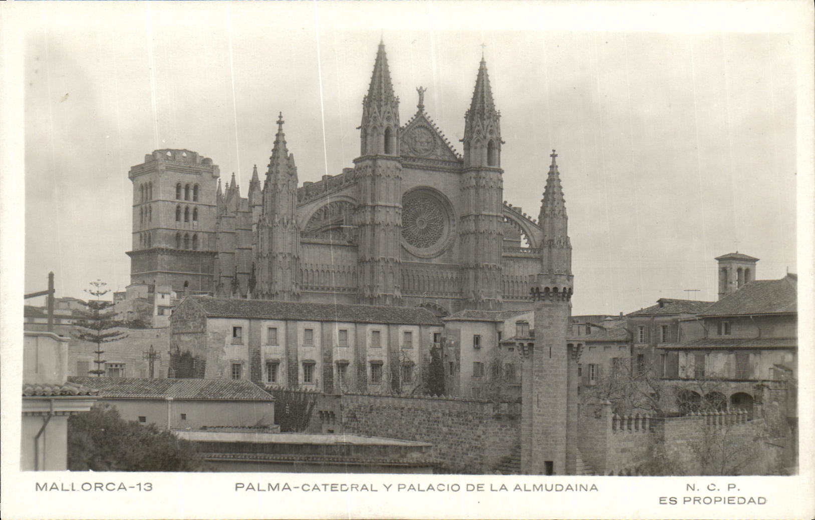 VINTAGE POSTCARD Mallorca Palma Catecral there Palacio of Almudaina