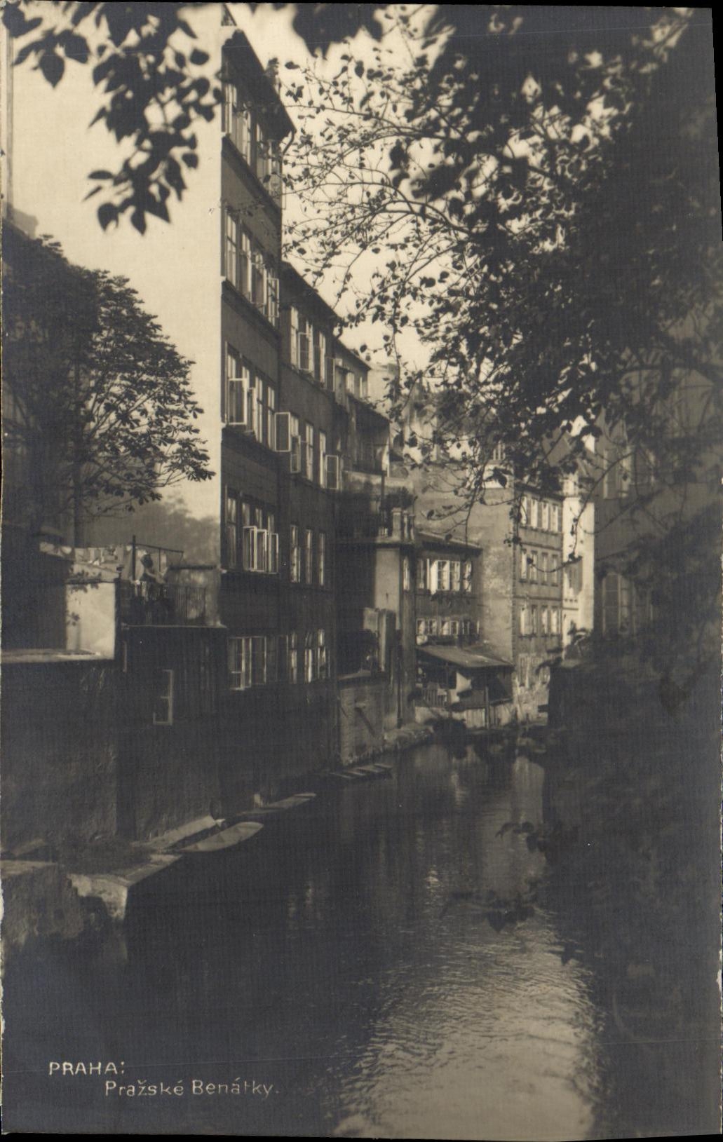 VINTAGE POSTCARD Praha Prazske Benatky