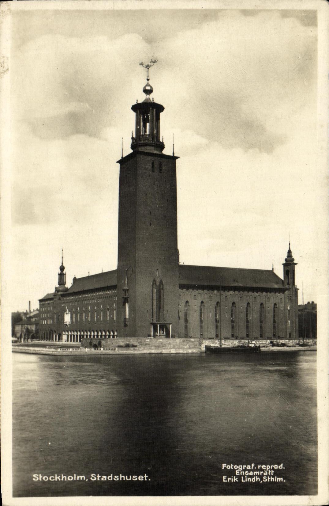 VINTAGE POSTCARD Stockhoim Stadshuset