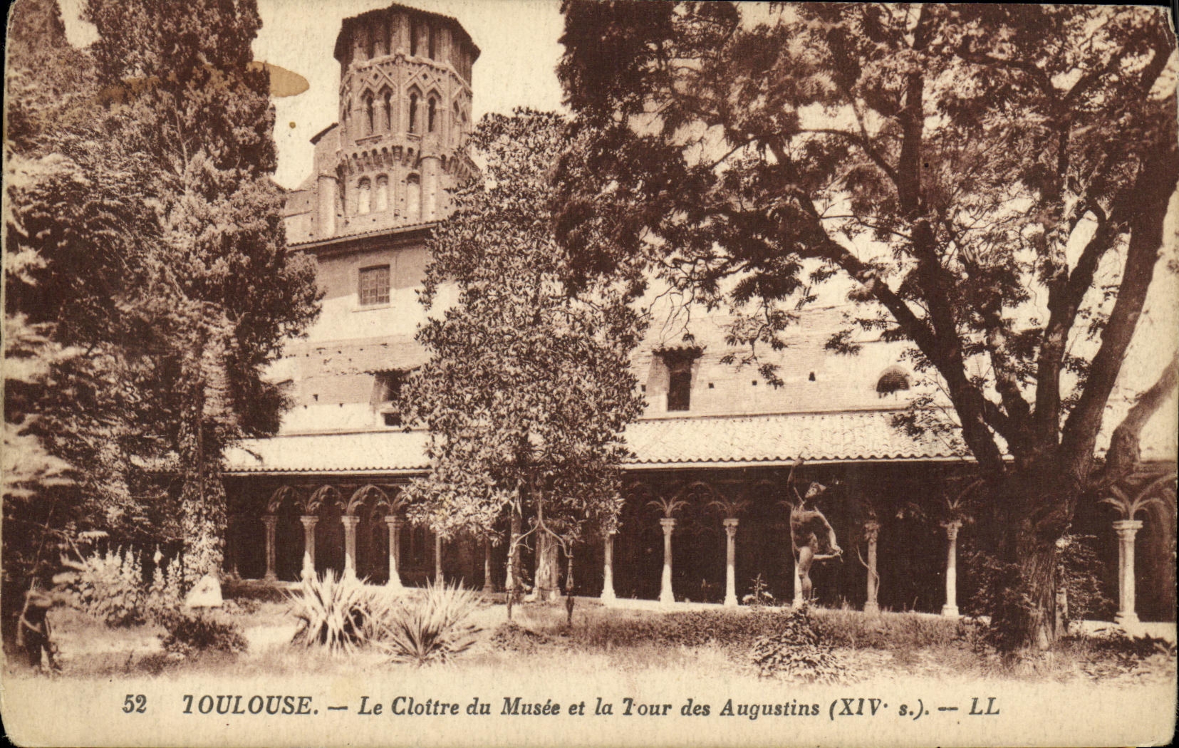 POSTAL Toulouse de la VENDIMIA el claustro del museo y la torre de Augustins