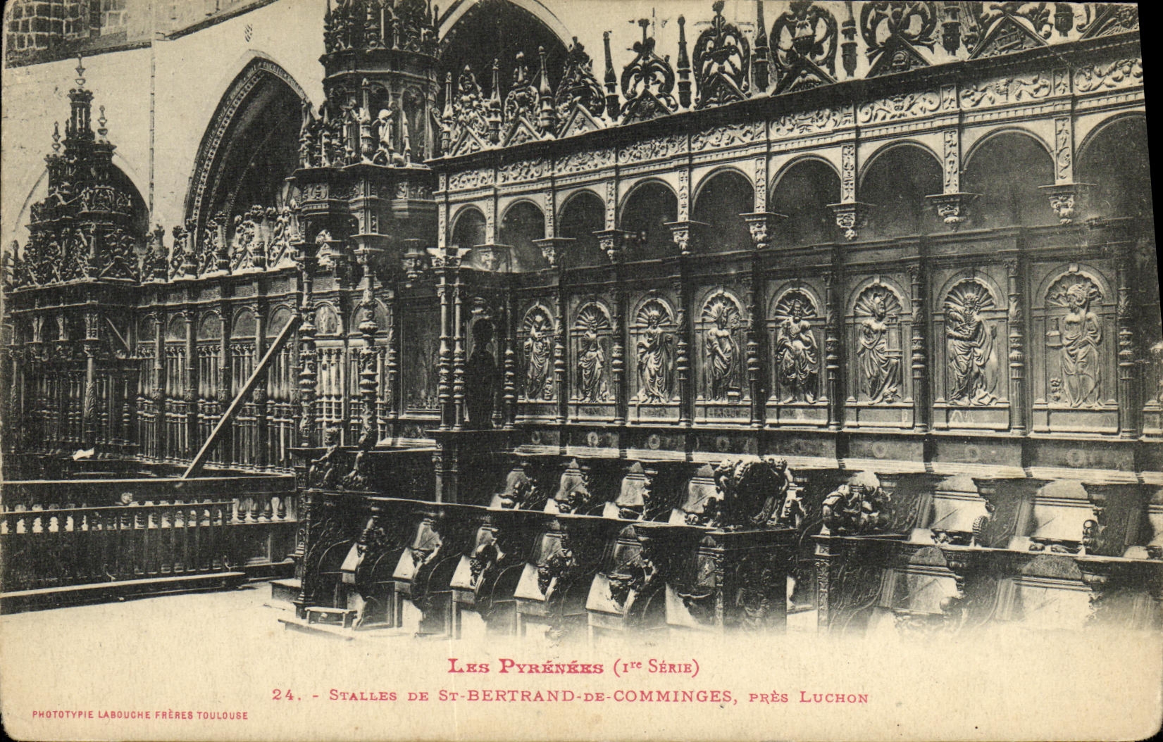 VINTAGE POSTCARD Holy Bertrand De Comminges close Luchon stalls