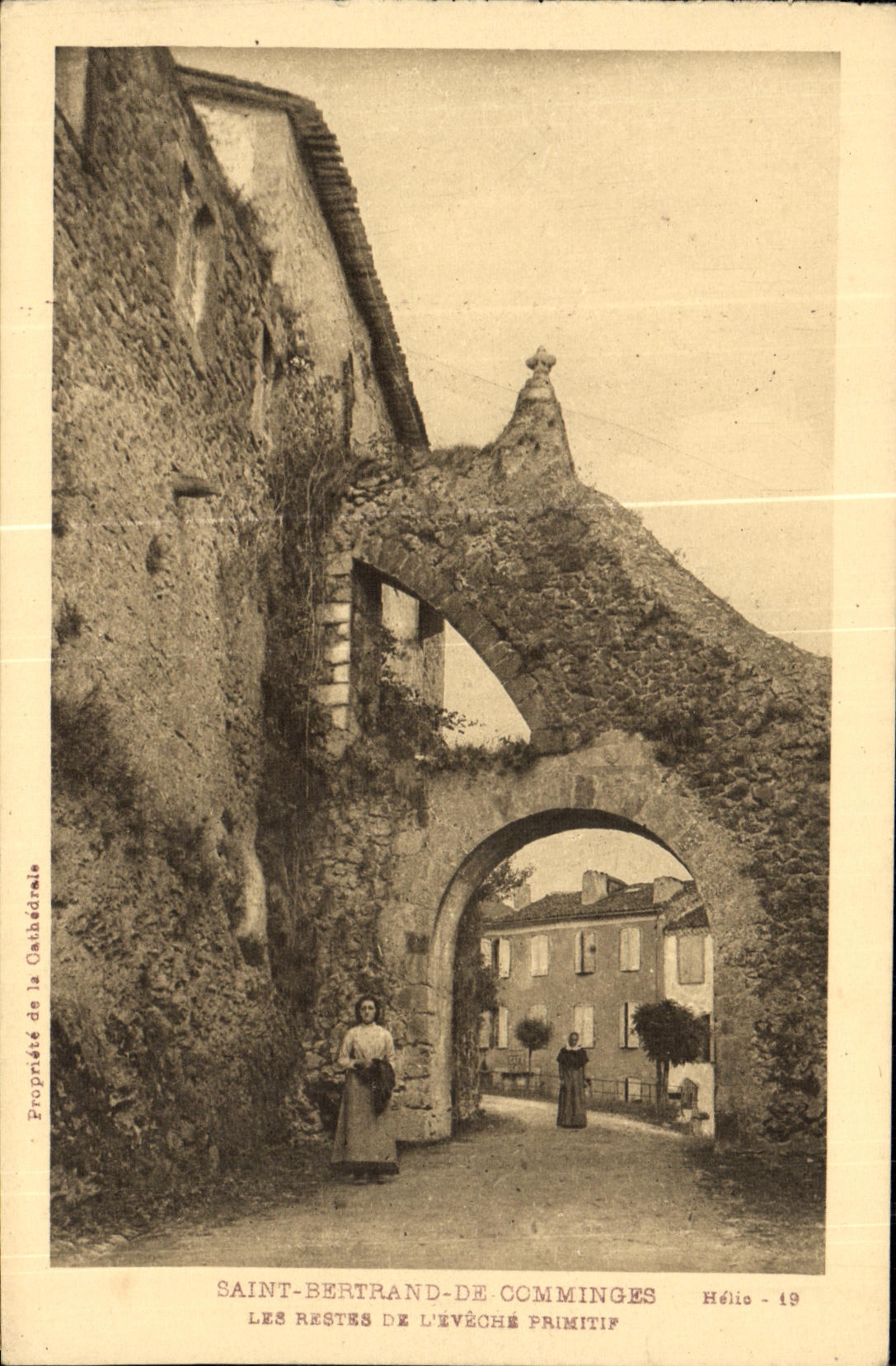 VINTAGE POSTCARD Holy Bertrand De Comminges Remainders Of L eveche primitive