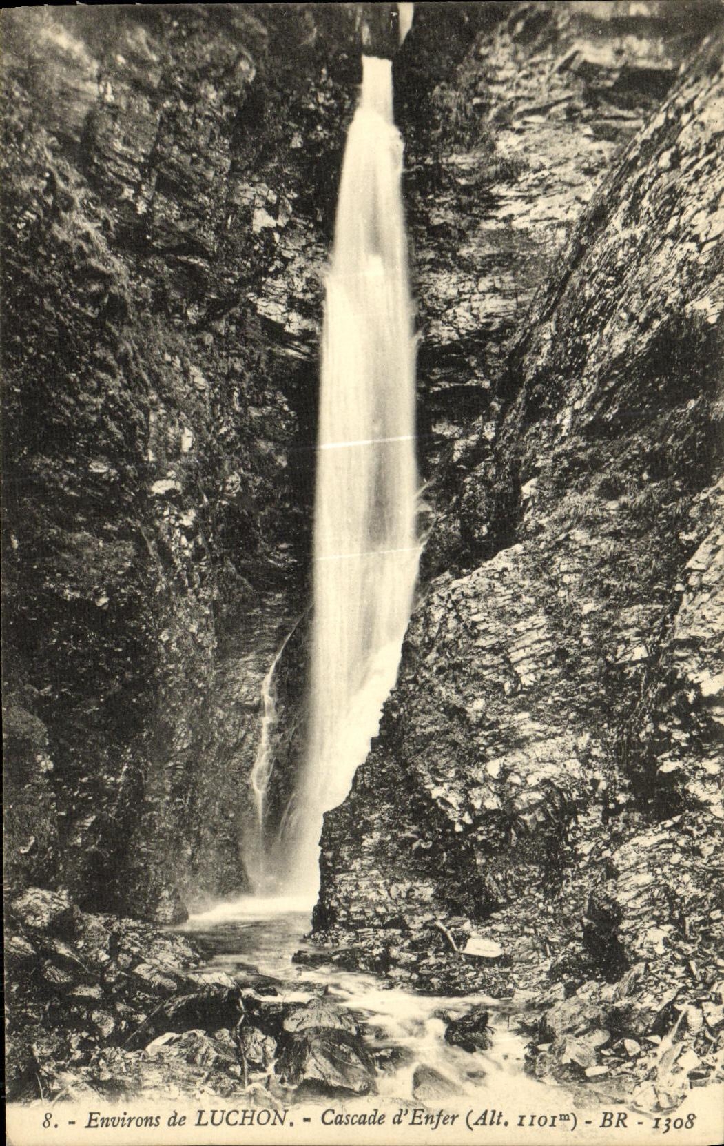 VINTAGE POSTCARD Luchon Surroundings of Cascade D Hell