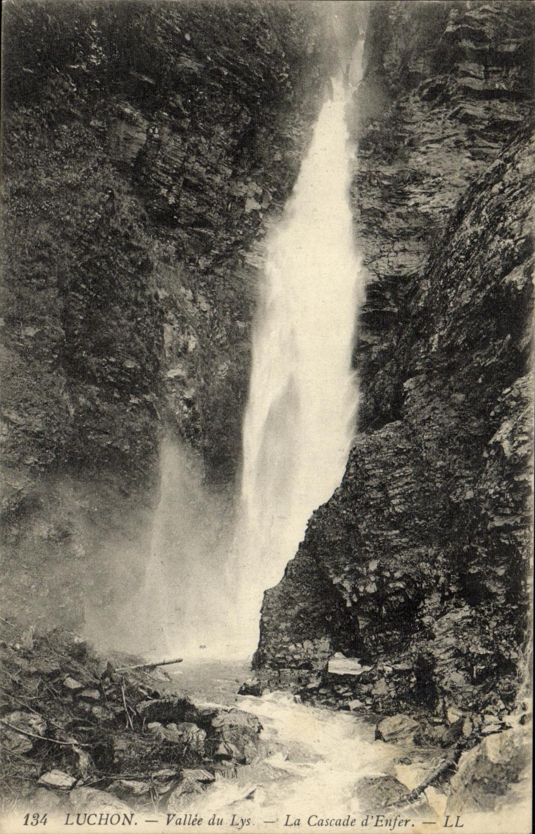 VINTAGE POSTCARD Luchon Valley of the Lily the cascade D hell