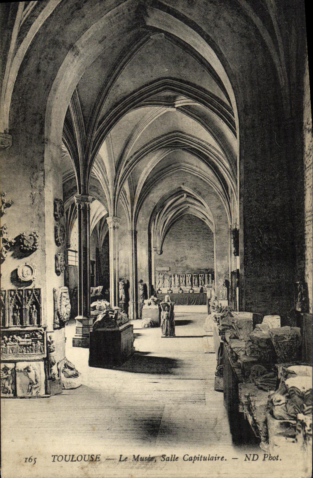 Casa del capitulo del museo de Toulouse de la POSTAL de la VENDIMIA