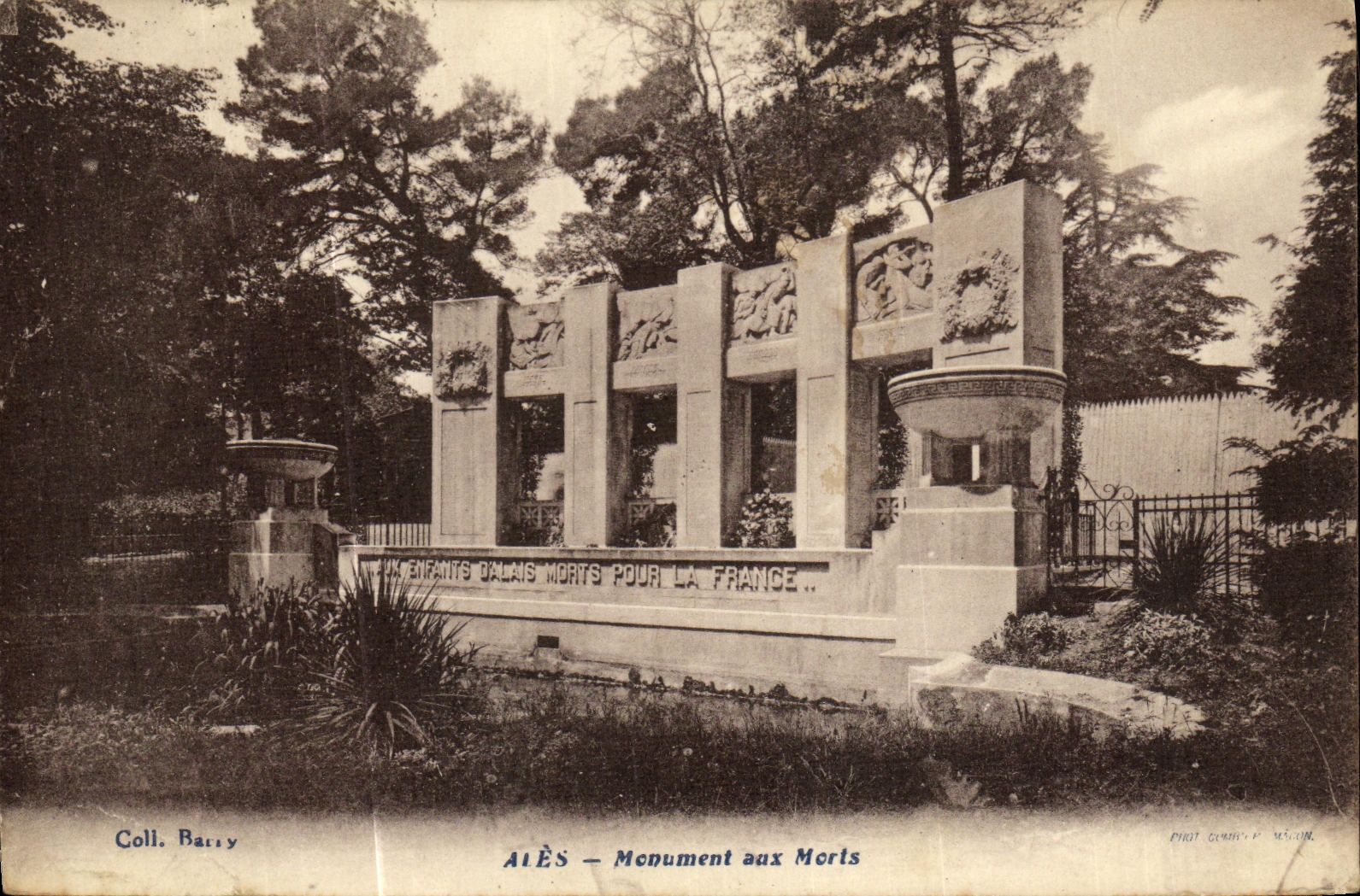 CPA Ales Monument Aux Morts