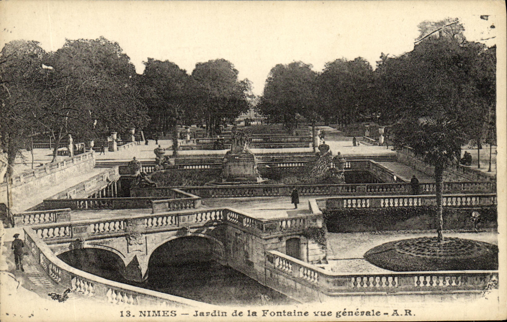 POSTAL Nimes de la VENDIMIA el jardin de la opinion de la fuente
