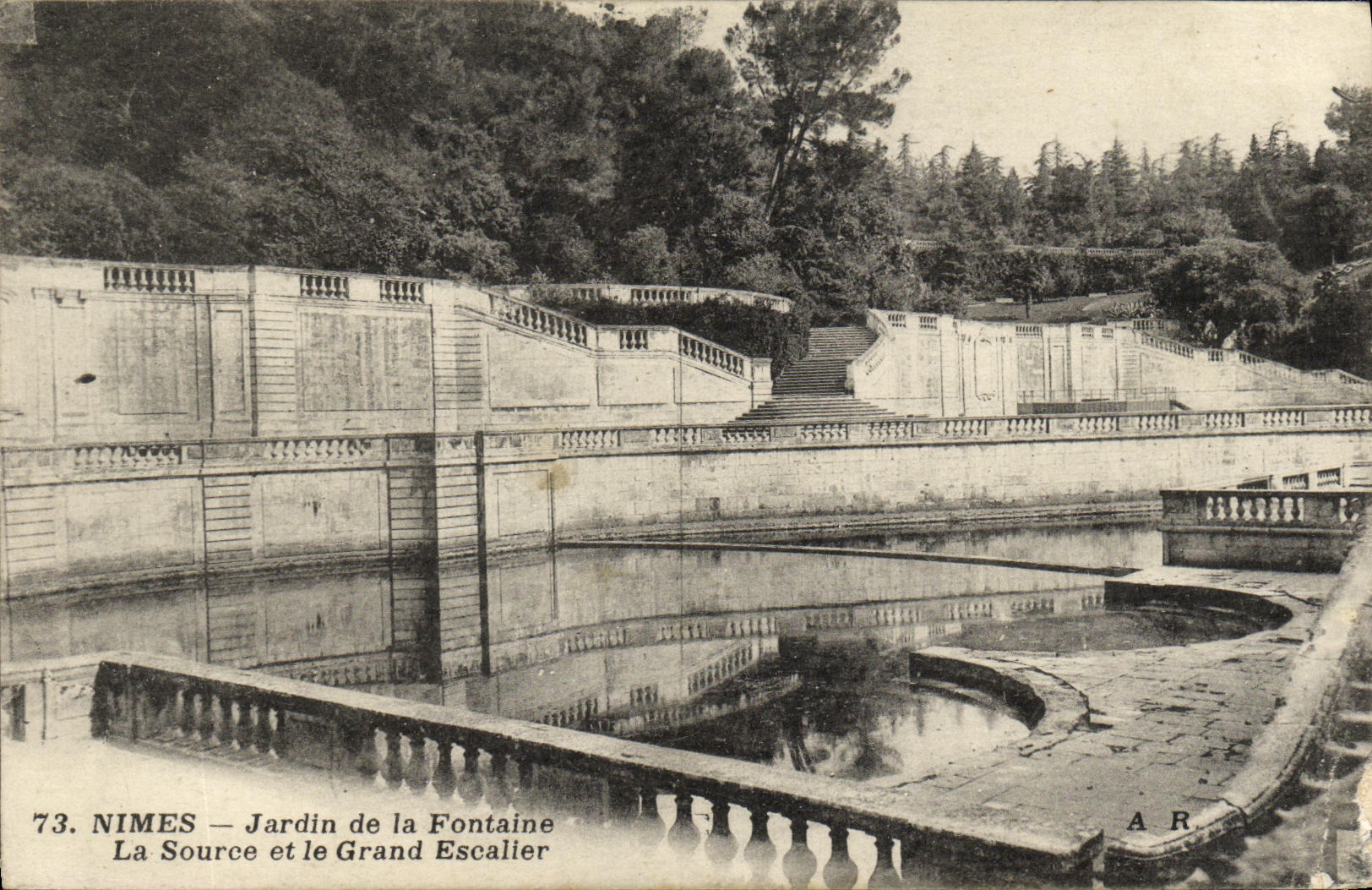 Jardin de Nimes de la POSTAL de la VENDIMIA de la fuente la fuente y la escalera grande