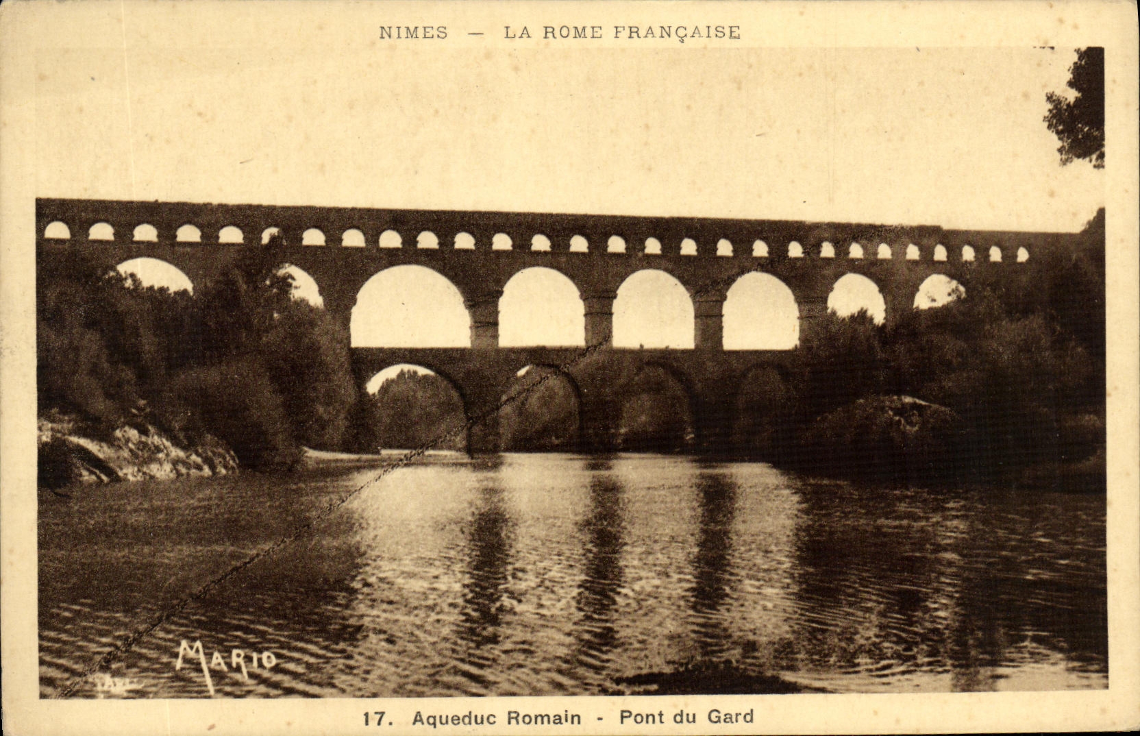 Puente frances de Roman del acueducto de Nimes Roma de la POSTAL de la VENDIMIA de Gard