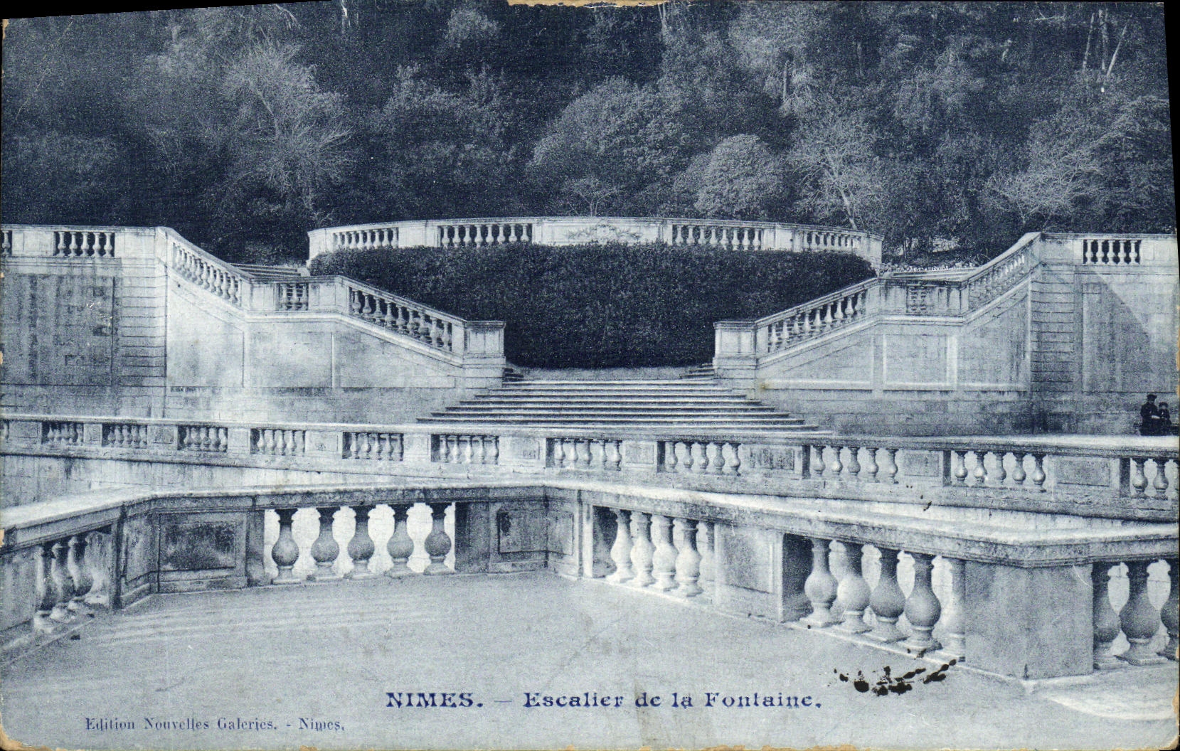 Escalera de Nimes de la POSTAL de la VENDIMIA de la fuente