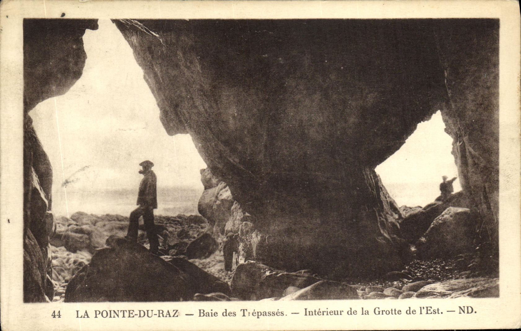 VINTAGE POSTCARD the Point Of the Strong current Bay of Trespass Interior of the Cave of L is