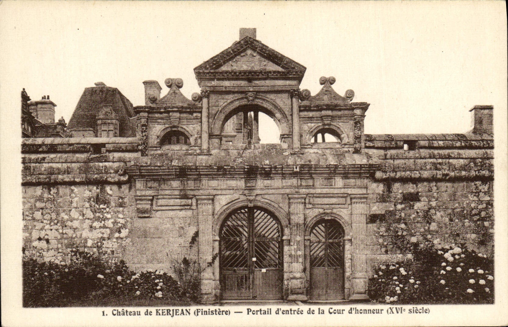 VINTAGE POSTCARD Castle of Kerjean Gate D entered of the Court D honor
