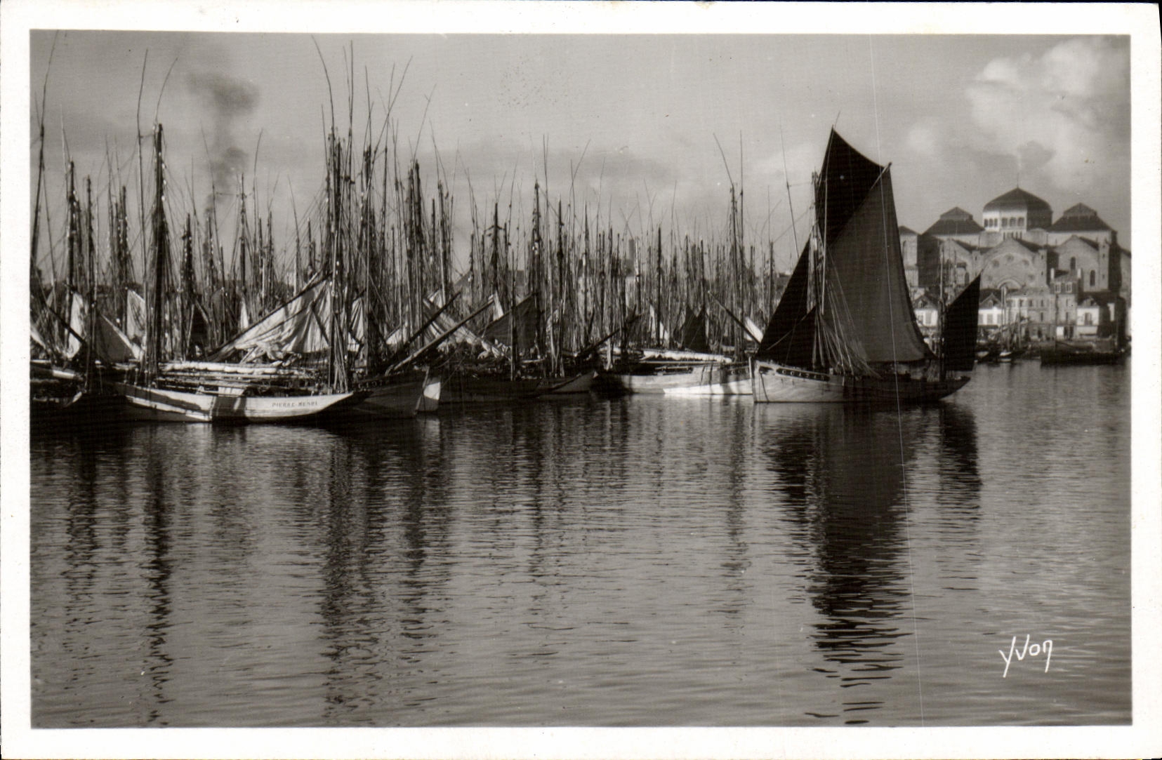 MODERN CARD Concarneau In L late Port Drill of Chechmates Boats