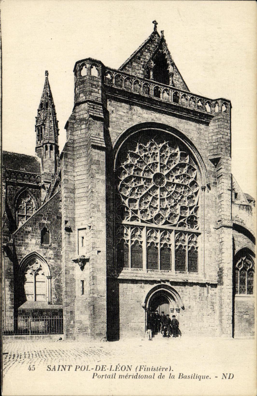 VINTAGE POSTCARD Holy pol of Leon southernmost Gate of the Basilica