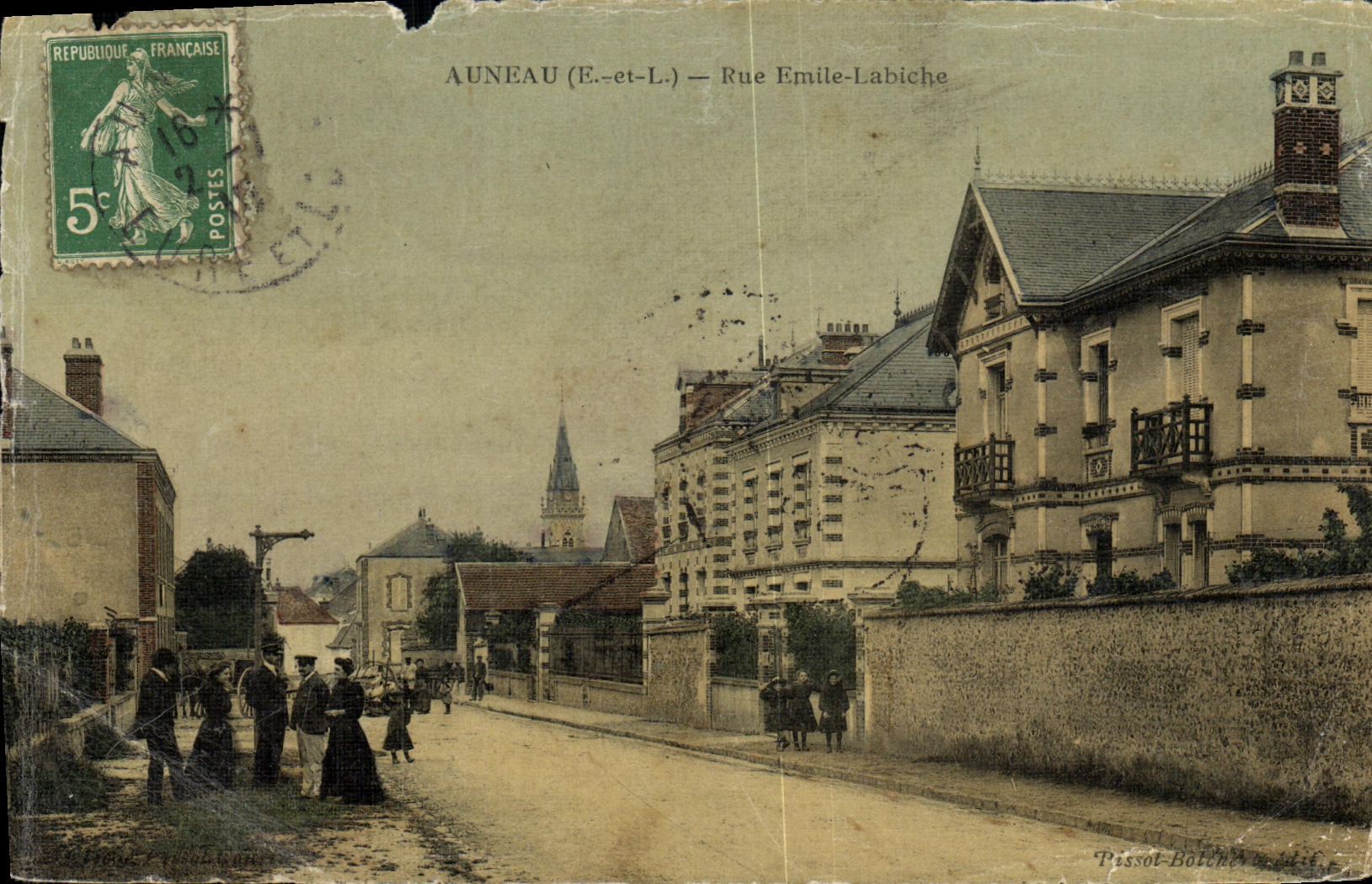 CPA Auneau Rue Emile Labiche
