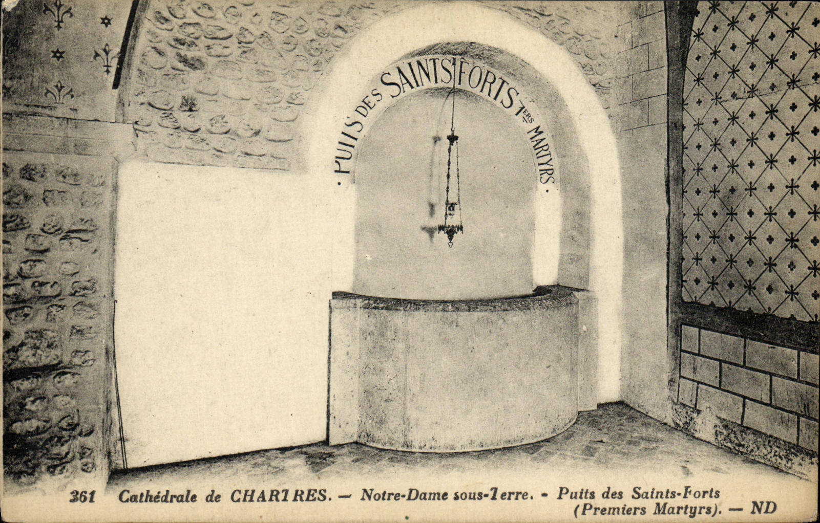 CPA Cathedrale de Chartres notre Dame sous Terre Puits des Saints Forts Premiers martyrs