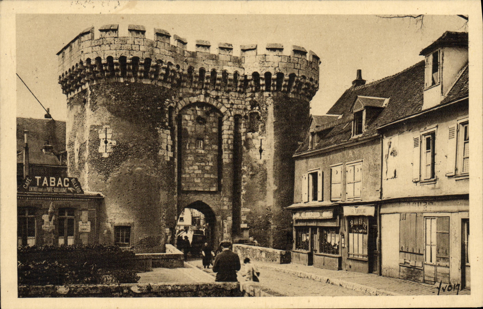 CPA Chartres La Porte Guillaume Tabac