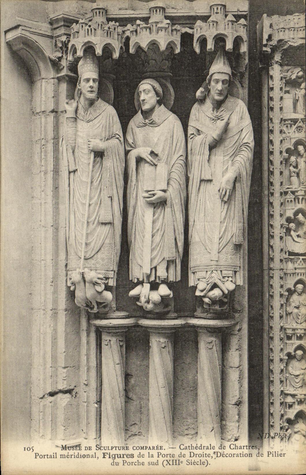 CPA Musee de Sculpture Comparee Cathedrale de Chartres Portail meridional Figures de la Porte de Droite