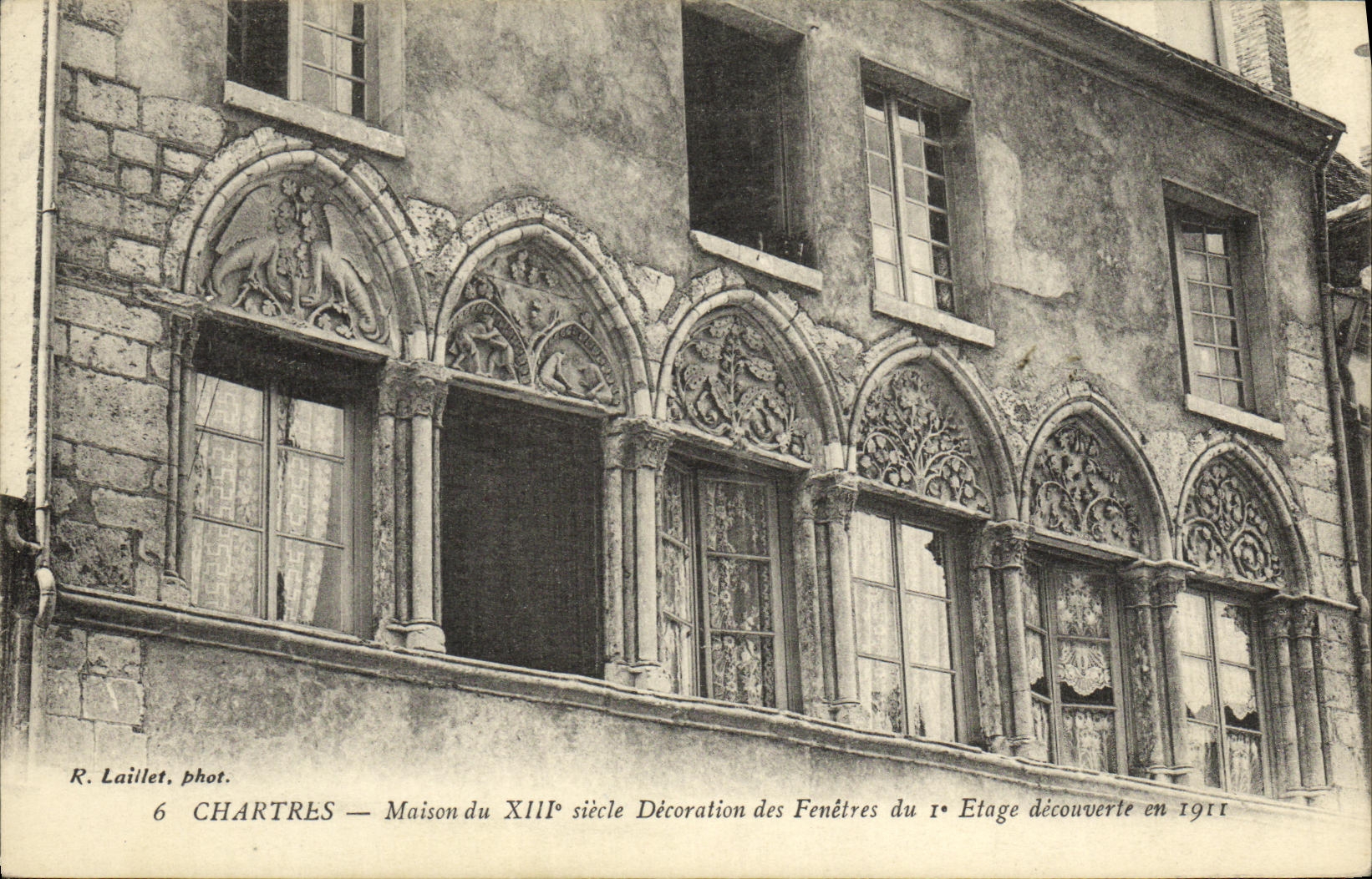 Casa de Chartres de la POSTAL de la VENDIMIA de la decoracion del siglo de Xlll E de Fentres de la etapa descubierta adentro