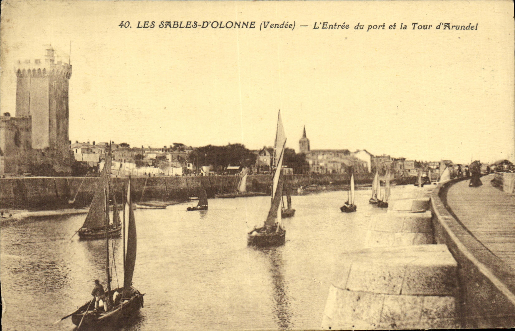 La POSTAL de la VENDIMIA enarena D Olonne L entrado del puerto y de los barcos de la torre D Arundel