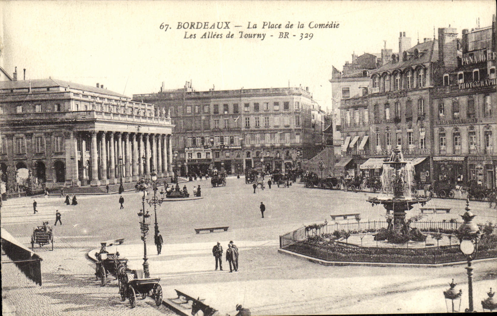CPA Bordeaux La Place de la Comedie Les Allees de Tourny