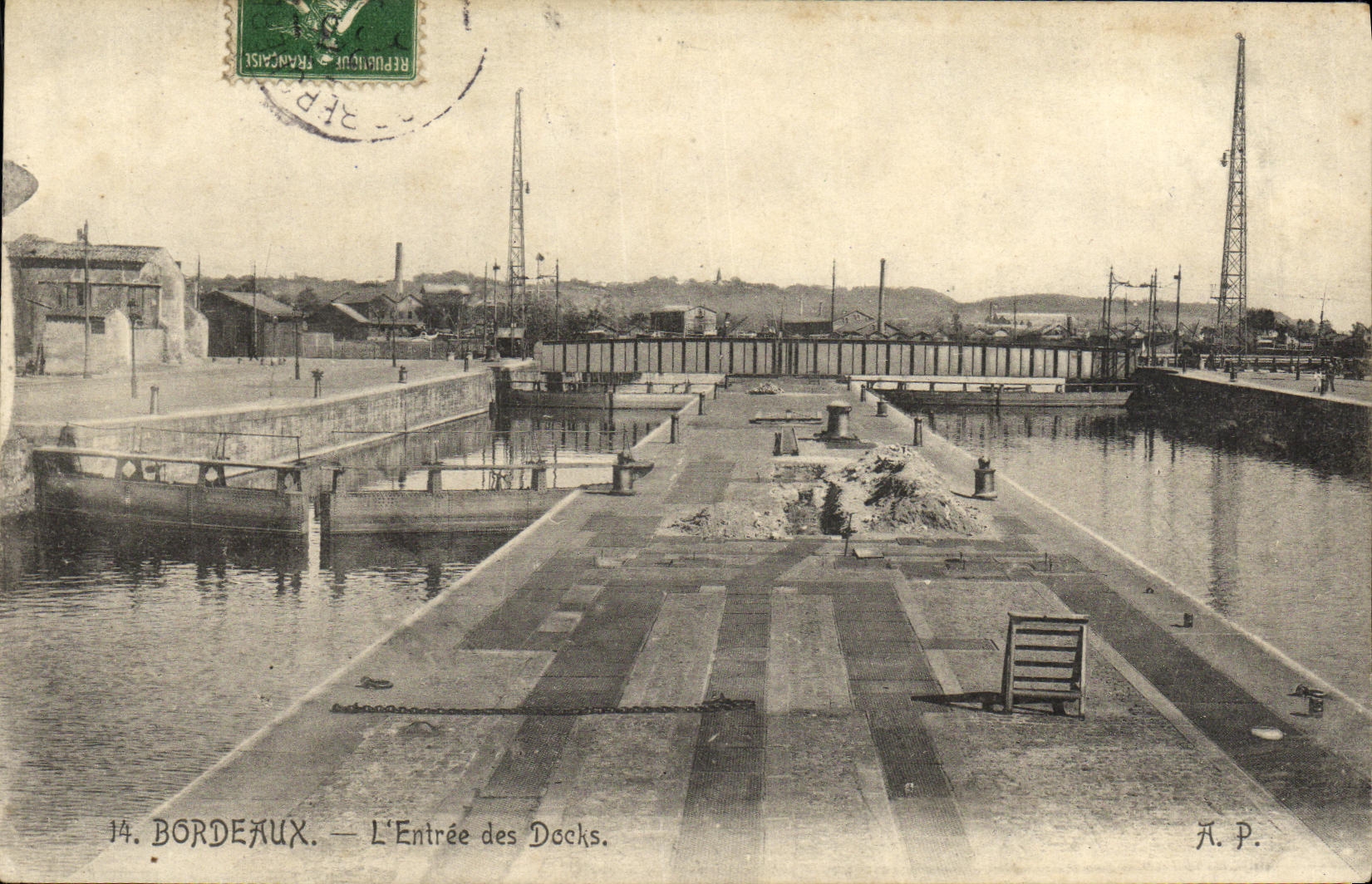 CPA Bordeaux L Entree des Docks