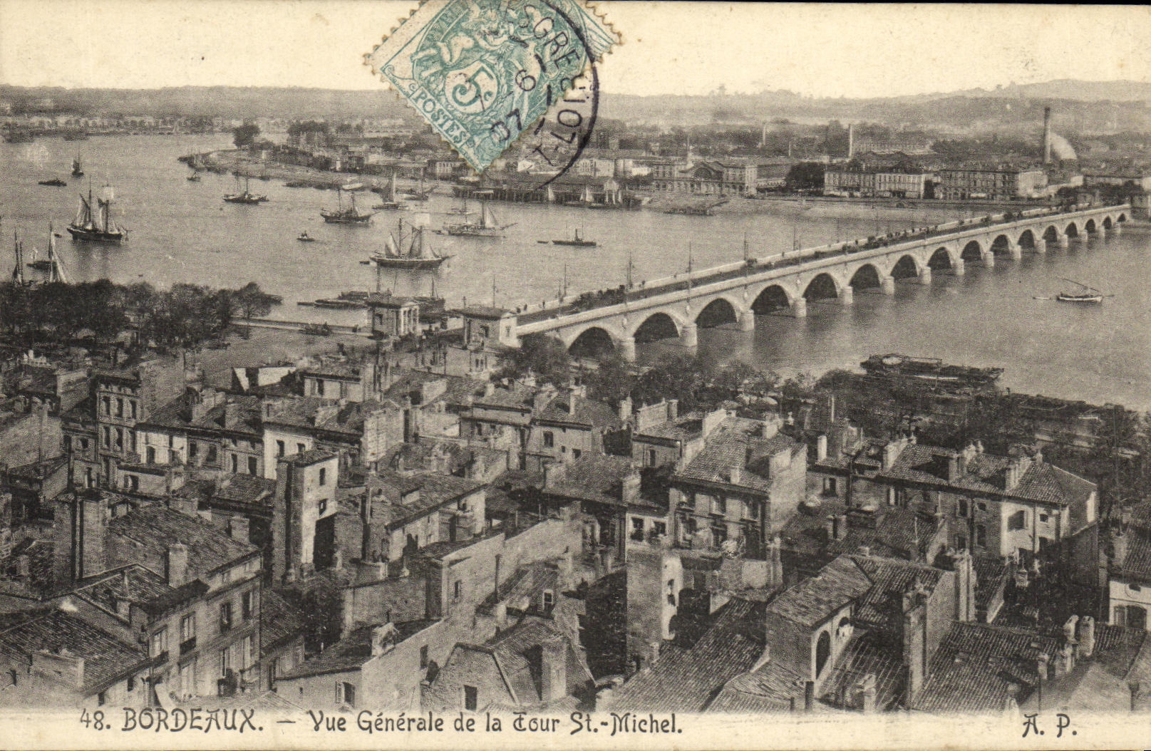 CPA Bordeaux Vue Generale de la Tour St Michel
