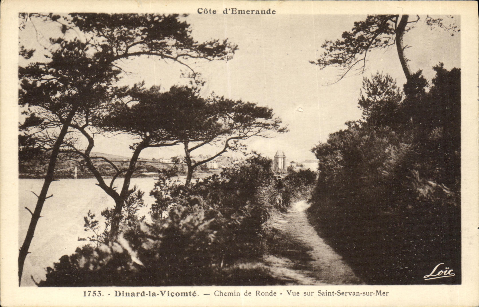 CPA Dinard la Vicomte Chemin de Ronde Vue sur Saint Servan sur Mer