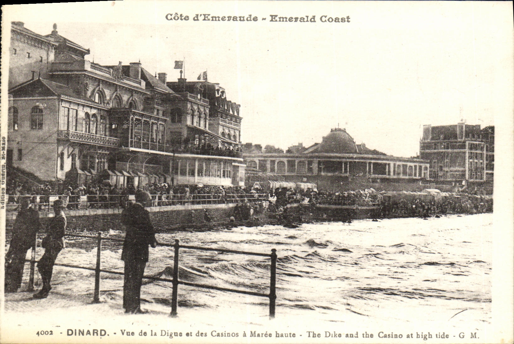 CPA Dinard Vue de la Digue et des Casinos a Maree haute