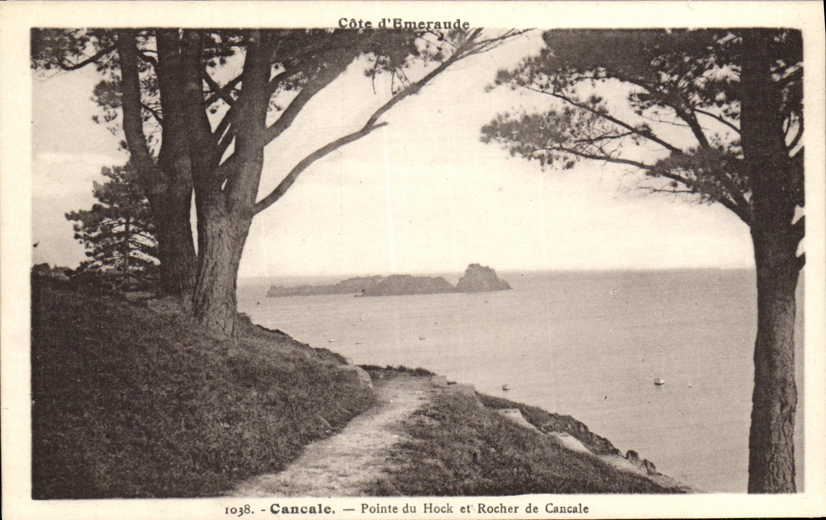 VINTAGE POSTCARD Cancale Points of Hock and Rocher of Cancale